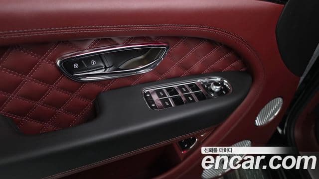 Bentley Bentayga 2023 — Photo 22/35