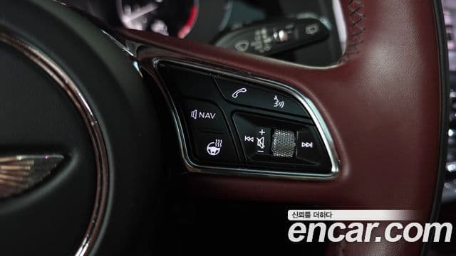 Bentley Bentayga 2023 — Photo 5/35