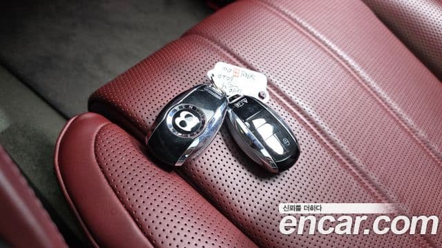 Bentley Bentayga 2023 — Photo 17/35