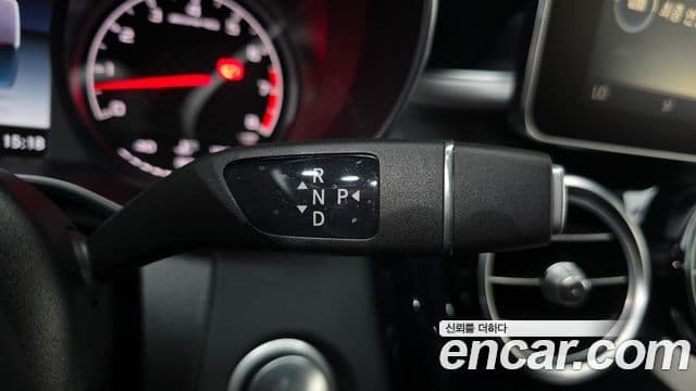 Mercedes-Benz C-Class 2018 — Şəkil 9/20