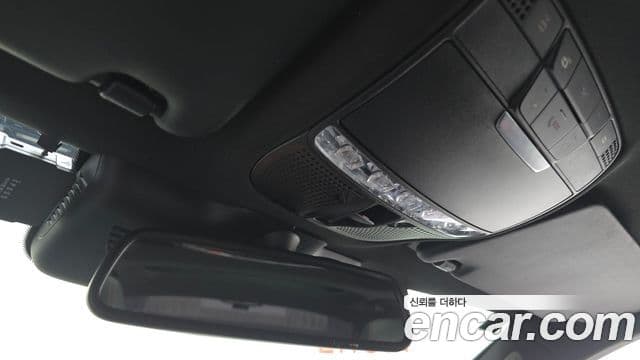 Mercedes-Benz C-Class 2018 — Şəkil 20/35