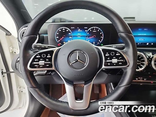 Mercedes-Benz A-Class 2023 — фото 8 из 20