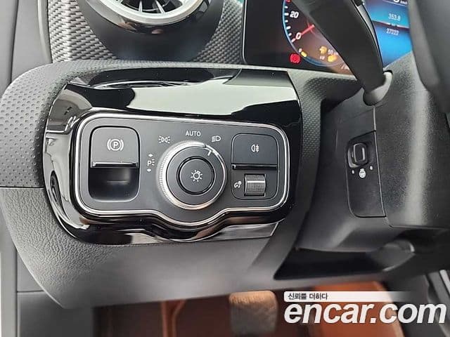 Mercedes-Benz A-Class 2023 — Şəkil 17/20
