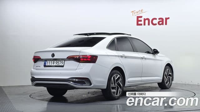 Volkswagen Jetta 2022 — ფოტო 2/20