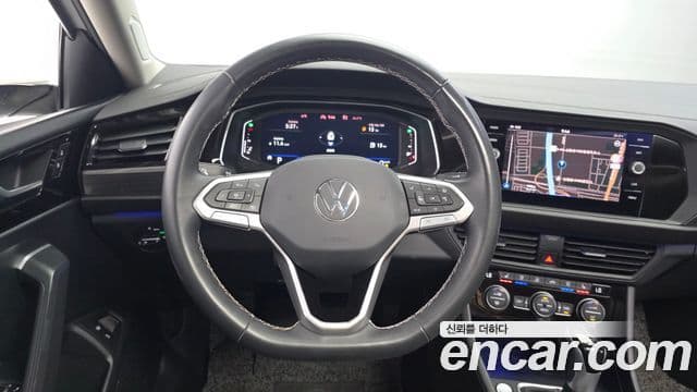 Volkswagen Jetta 2022 — ფოტო 13/20