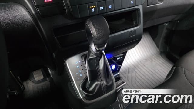 Hyundai Staria 2022 — ფოტო 9/20