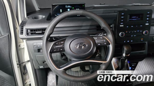 Hyundai Staria 2022 — ფოტო 14/20