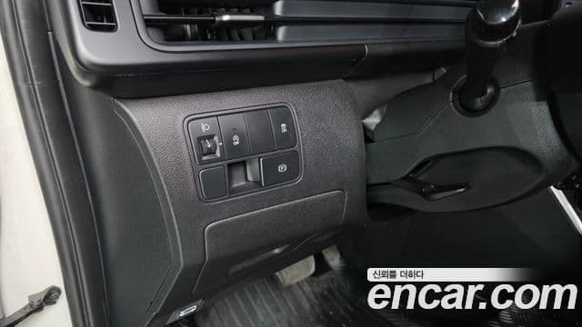 Hyundai Staria 2022 — ფოტო 17/20