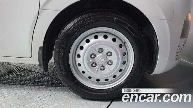 Hyundai Staria 2022 — ფოტო 28/30
