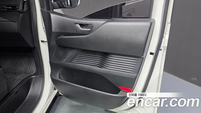 Hyundai Staria 2022 — ფოტო 15/30