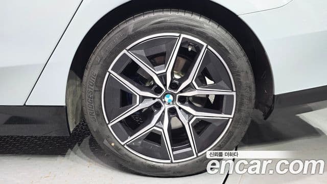 BMW 5 Series 2024 — Photo 2/33