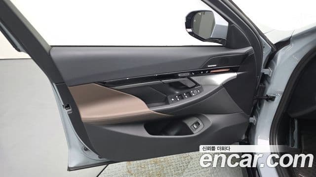 BMW 5 Series 2024 — Photo 9/33