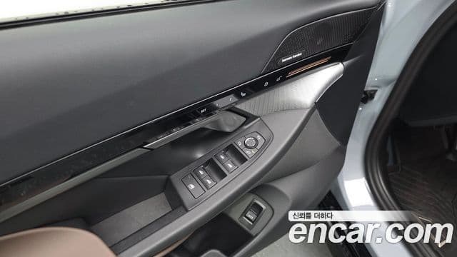 BMW 5 Series 2024 — Photo 32/33