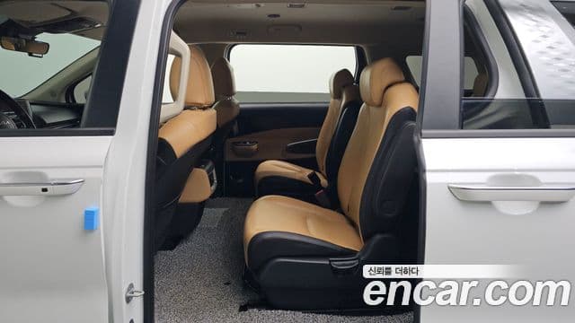 Kia Carnival 2023 — Şəkil 12/20