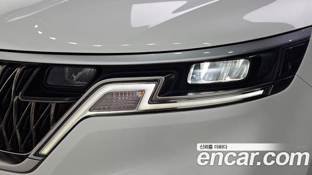 Kia Carnival 2023 — Photo 18/32