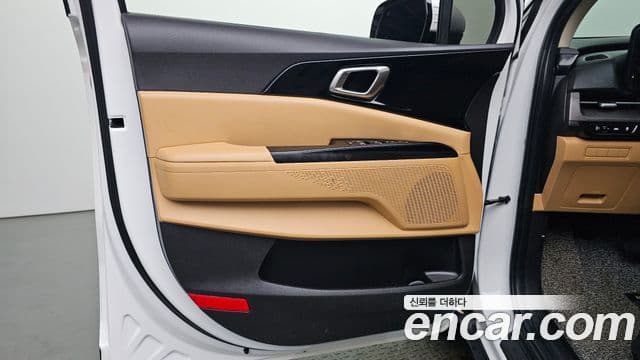 Kia Carnival 2023 — Photo 10/32