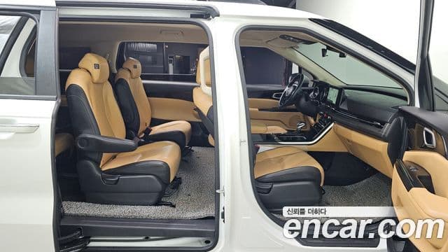 Kia Carnival 2023 — Photo 30/32