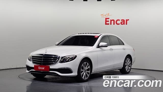 Mercedes-Benz E-Class 2018 — ფოტო 1/20