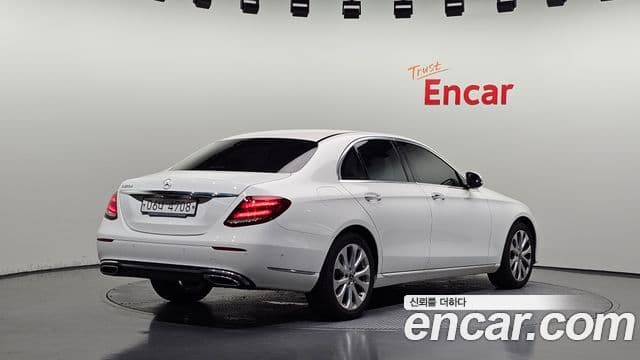 Mercedes-Benz E-Class 2018 — ფოტო 2/20
