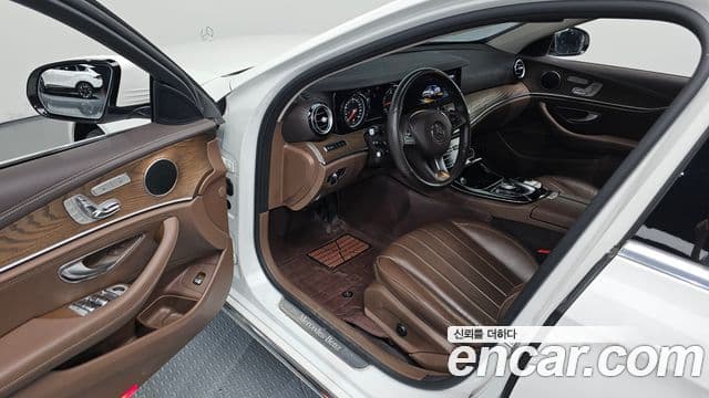 Mercedes-Benz E-Class 2018 — ფოტო 10/20