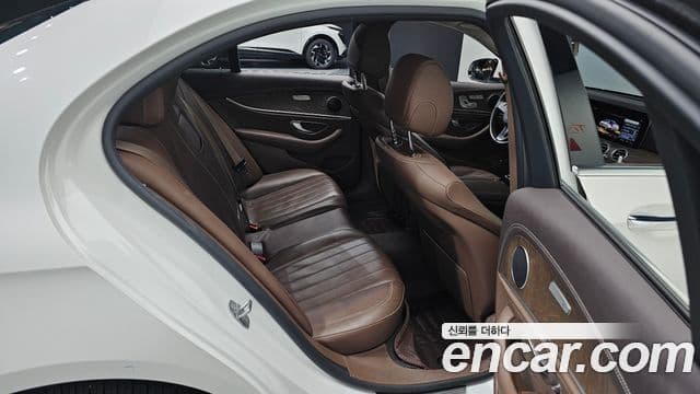 Mercedes-Benz E-Class 2018 — ფოტო 11/20