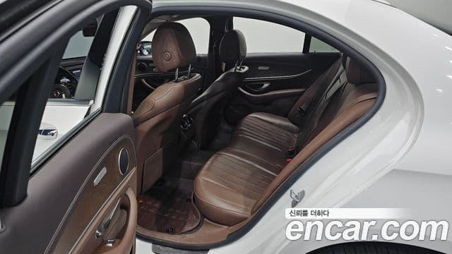 Mercedes-Benz E-Class 2018 — ფოტო 12/20