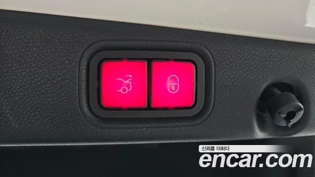 Mercedes-Benz E-Class 2018 — ფოტო 17/20