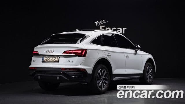 Audi Q5 2022 — ფოტო 2/20