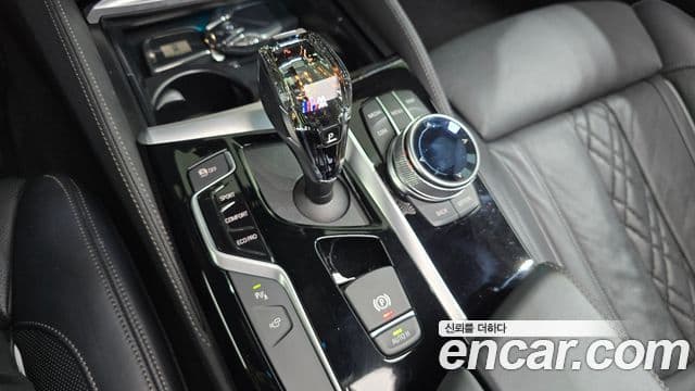 BMW 5 Series 2019 — фото 9 из 20