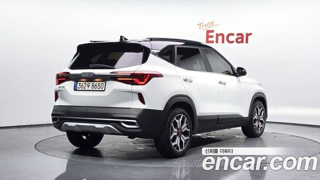 Kia Seltos 2022 — ფოტო 2/20