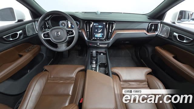 Volvo V60 Cross Country 2021 — ფოტო 6/20