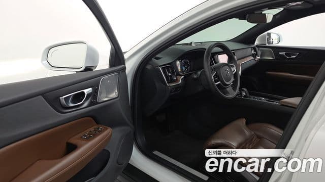 Volvo V60 Cross Country 2021 — ფოტო 9/20