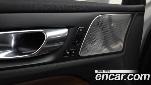 Volvo V60 Cross Country 2021 — ფოტო 16/20
