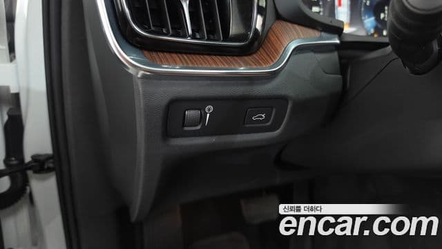 Volvo V60 Cross Country 2021 — ფოტო 18/20