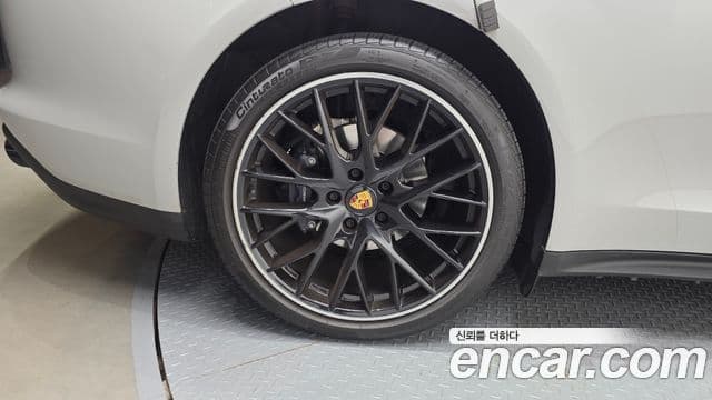 Porsche Panamera 2023 — Photo 19/20