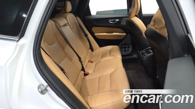 Volvo XC60 2024 — Фото 12/20