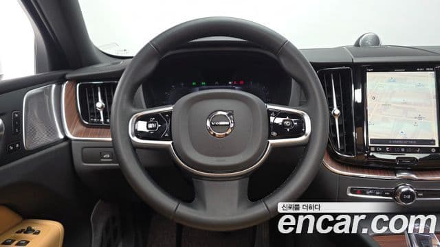 Volvo XC60 2024 — Фото 13/20