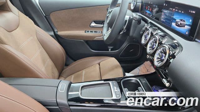Mercedes-Benz A-Class 2025 — ფოტო 8/17
