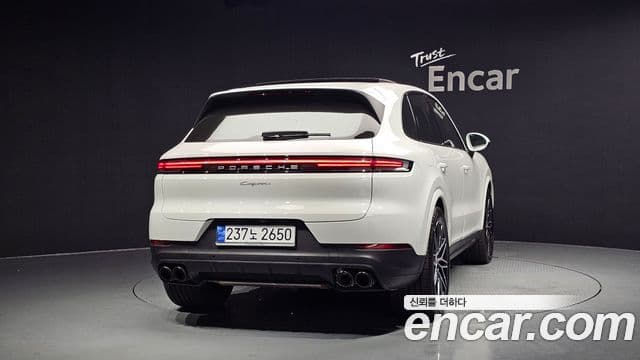 Porsche Cayenne 2024 — ფოტო 4/20