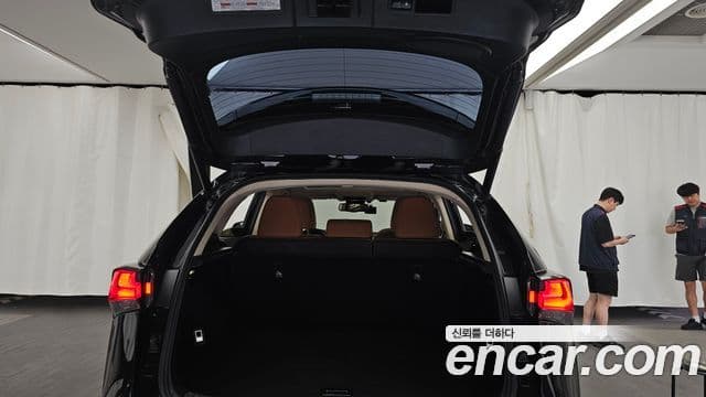 Lexus NX300h 2020 — Photo 13/40