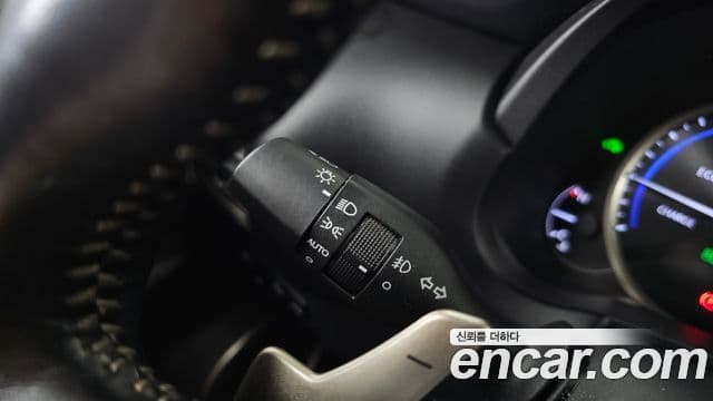 Lexus NX300h 2020 — Photo 7/40