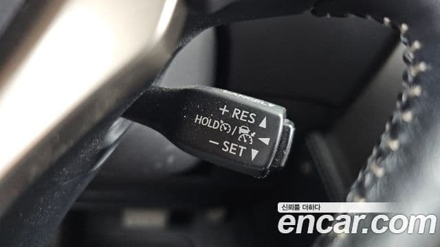 Lexus NX300h 2020 — Photo 8/40