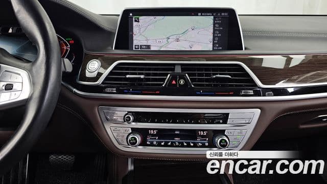 BMW 7 Series 2020 — Photo 15/20