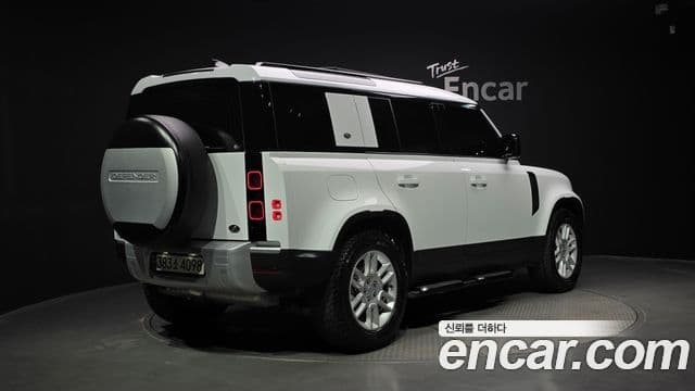 Land Rover Defender 2021 — Фото 2/20
