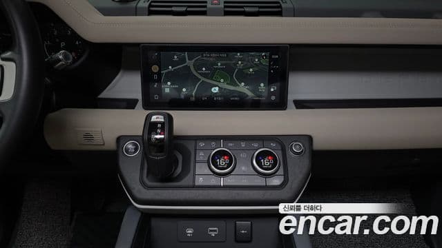 Land Rover Defender 2021 — Фото 14/20