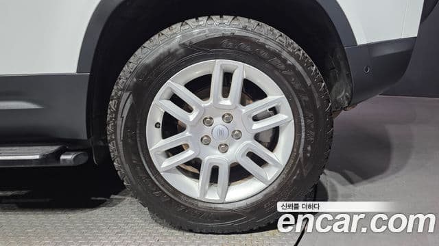Land Rover Defender 2021 — Photo 8/33