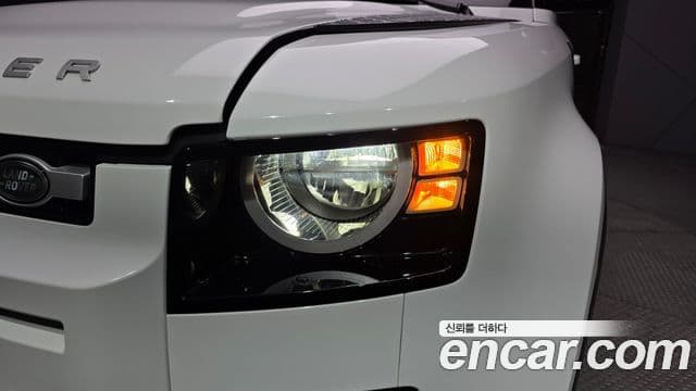 Land Rover Defender 2021 — Photo 12/33