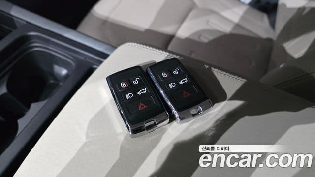 Land Rover Defender 2021 — Photo 11/33