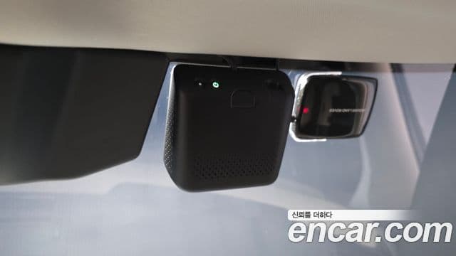Land Rover Defender 2021 — Photo 21/33