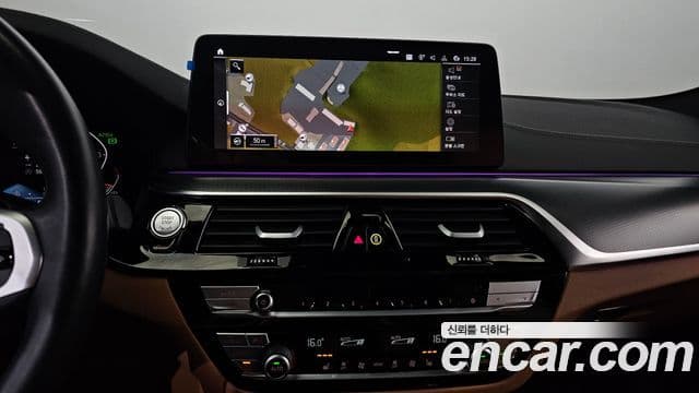 BMW 5 Series 2022 — ფოტო 13/20